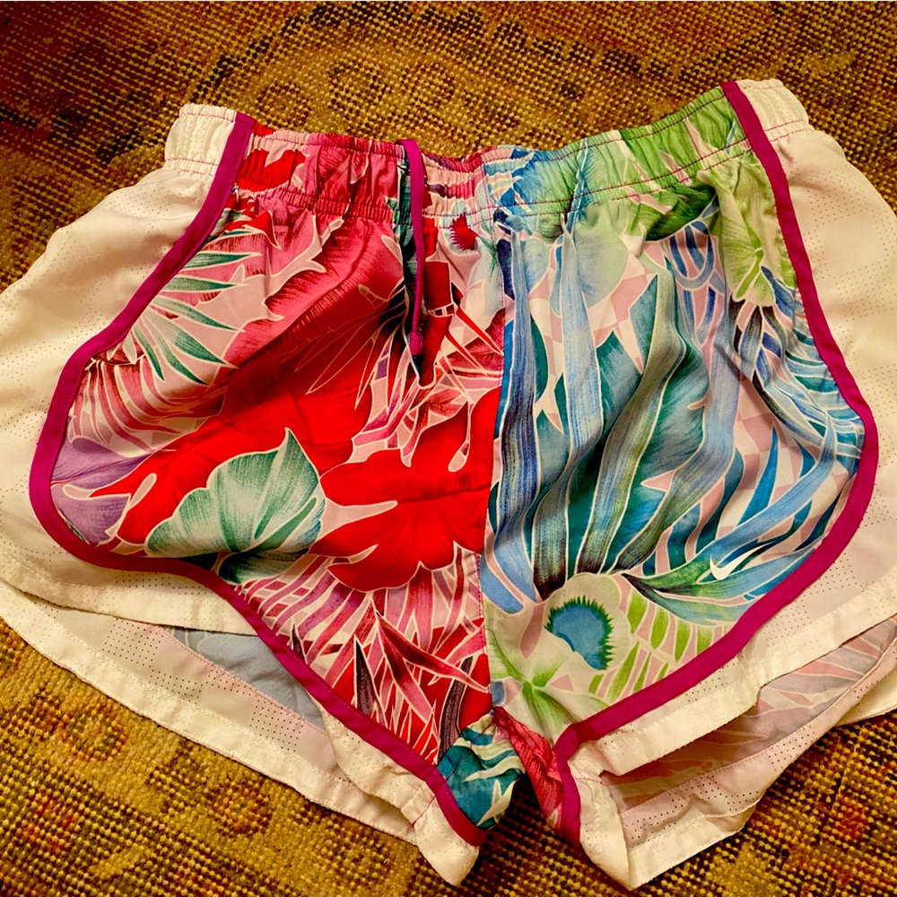 Nike Shorts. M. VGUC